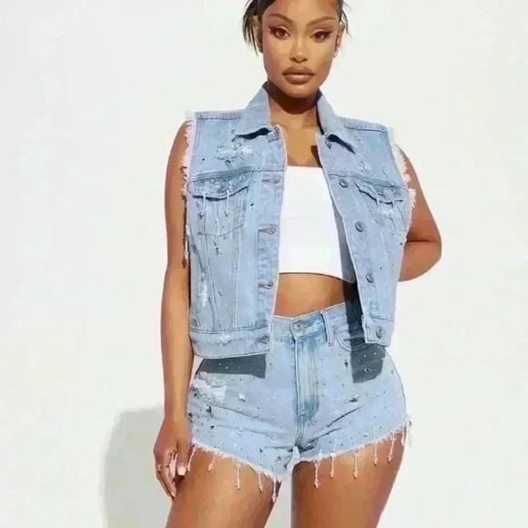 NWT Embellished Bling Denim Shorts with Crystals Jean Shorts Sz 0 - Picture 1 of 9